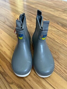 NWT! Hisea Kids Grey Waterproof Rain Boots